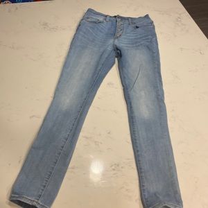 Light wash skinny jeans